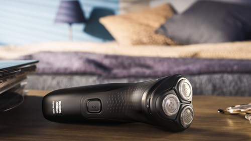 Shaver 1100 with Comfort Cut Blades and 4D Flex Heads C519348
