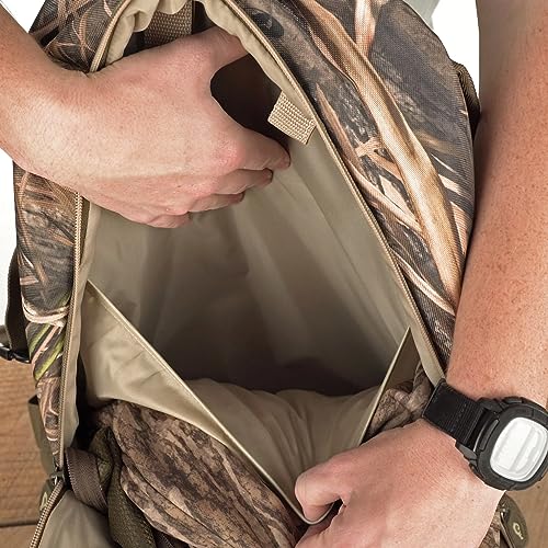 Camo Water-Resistant Hunting Daypack with Padded Backing Q15110