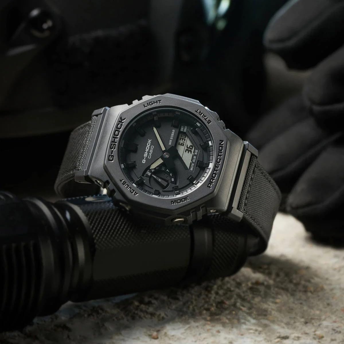Carbon Watch, Black Q637521
