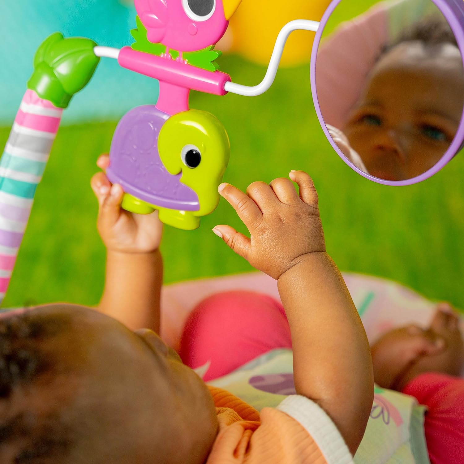 Portable Baby Bouncer with Vibrating Infant Seat and Toy Bar Y985