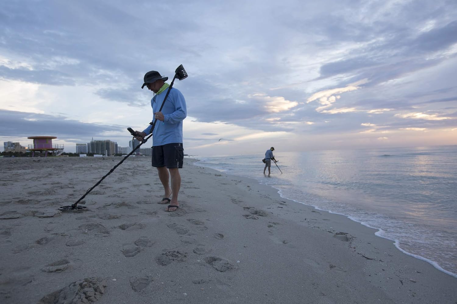 Metal Detector with Double-D Search Coil and Pinpointer X486